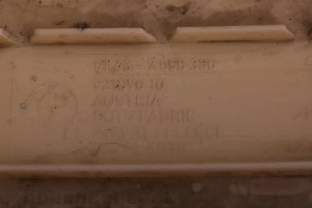 Copertura Colonna B BMW E90 E90N E91 E91N LCI Superiore Destra Beige per con numero di parte 7141070 Copertura Colonna B BMW E90 E90N E91 E91N LCI Superiore Destra Beige - SKU 7141070 - Numero di parte 7141070