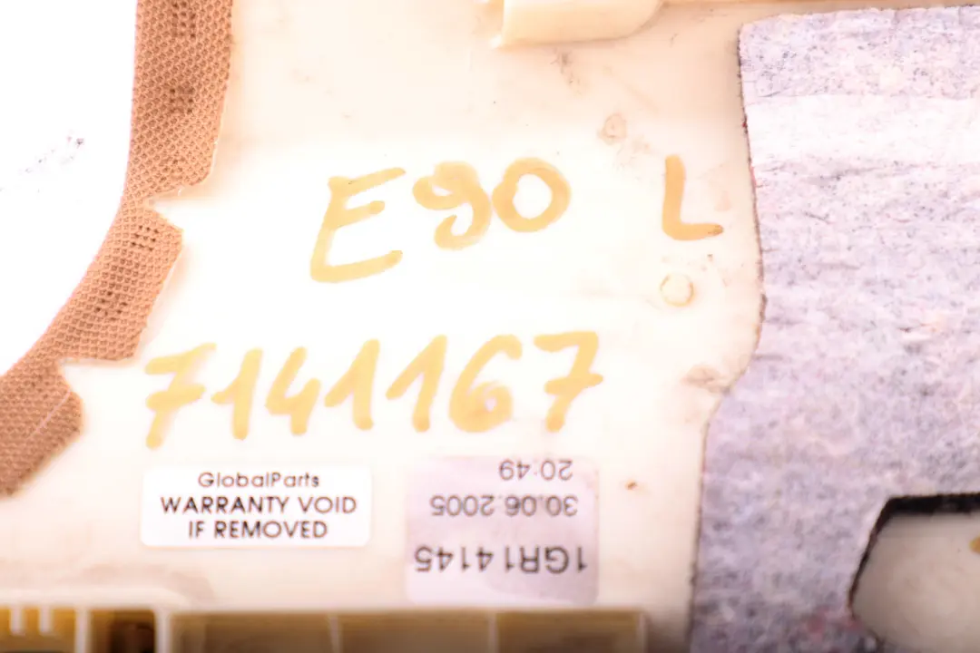 Copertura Colonna C Sinistra Beige 7058341 per BMW E90 con numero di parte 7141167 BMW E90 Copertura Colonna C Sinistra Beige 7058341 - SKU 7141167 - Numero di parte 7141167