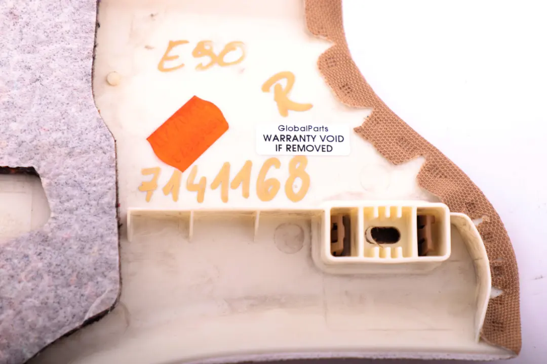 Pilastro Colonna C Coprire Trim Panel Destra Beige 7058342 per BMW E90 con numero di parte 7141168 BMW E90 Pilastro Colonna C Coprire Trim Panel Destra Beige 7058342 - SKU 7141168 - Numero di parte 7141168