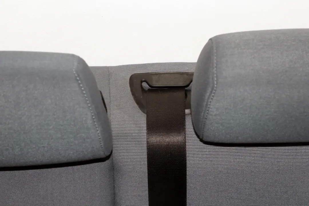 Tela Interior Respaldo Asiento Trasero Izquierdo Alaskagrau Gris para BMW E87 con número de pieza 7141951 BMW E87 Tela Interior Respaldo Asiento Trasero Izquierdo Alaskagrau Gris - SKU 7141951 - Número de pieza 7141951