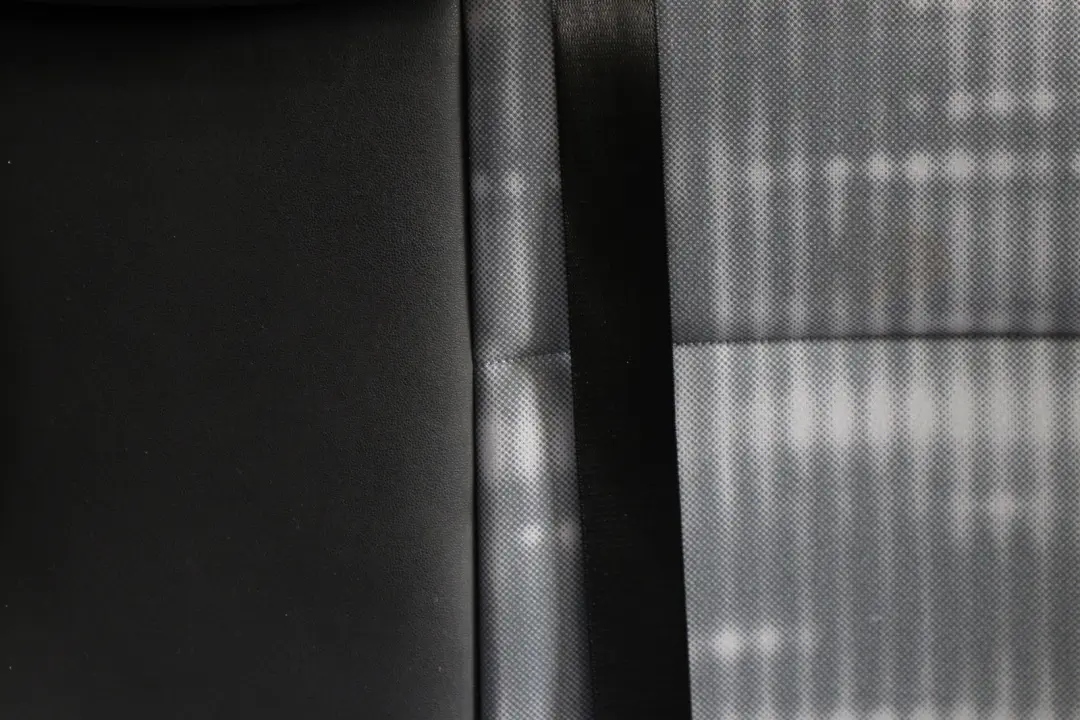 Funda Asiento Trasero Tela Imitacion Cuero Respaldo Izquierdo Gris para BMW E87 con número de pieza 7141972 BMW E87 Funda Asiento Trasero Tela Imitacion Cuero Respaldo Izquierdo Gris - SKU 7141972 - Número de pieza 7141972