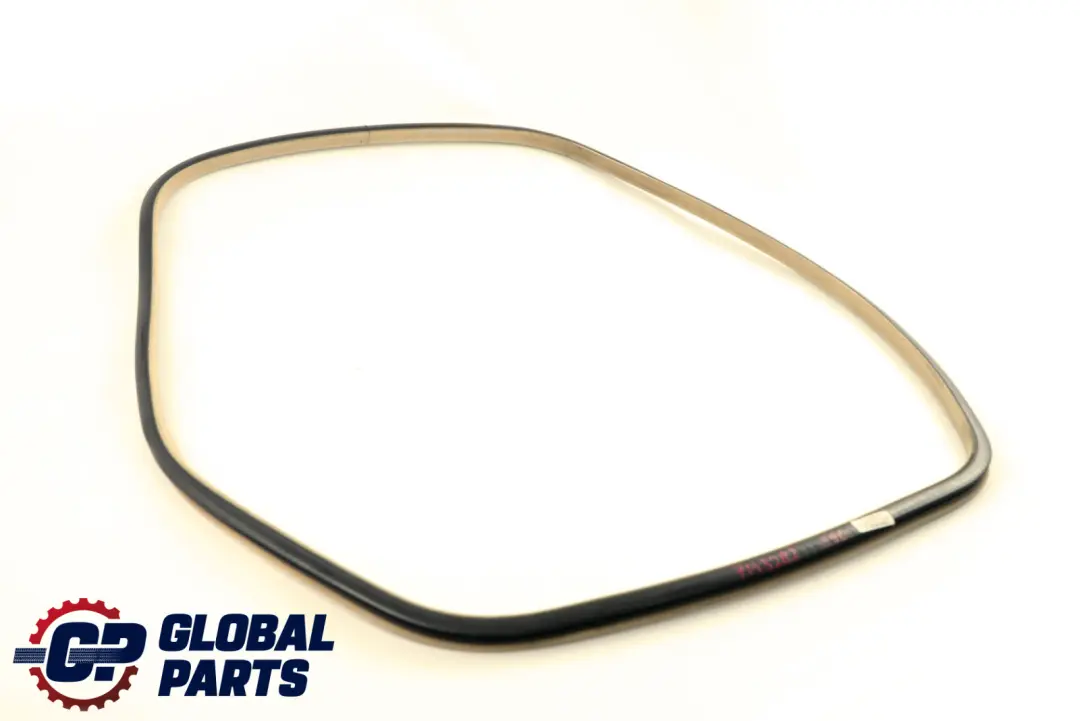 Striscia sintetica per tetto apribile e scorrevole per BMW E90 E91 E92 con numero di parte 7143282 BMW E90 E91 E92 Striscia sintetica per tetto apribile e scorrevole - SKU 7143282 - Numero di parte 7143282