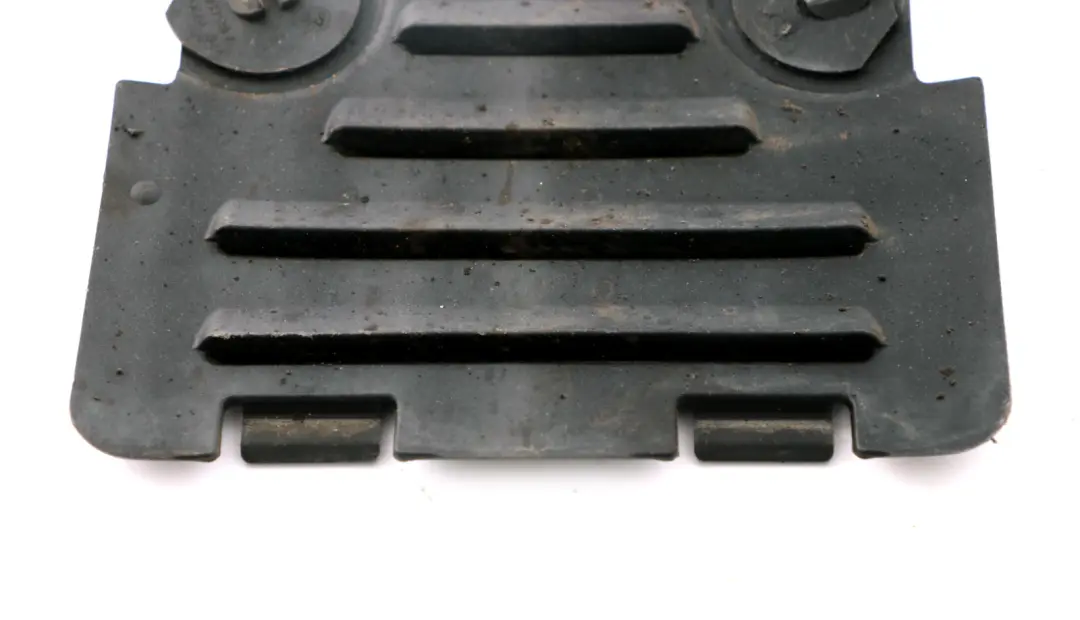 BMW E82 E88 E90 E91 Tapa Guardabarros Delantero Izquierdo - SKU 7143849 - Número de pieza 7143849