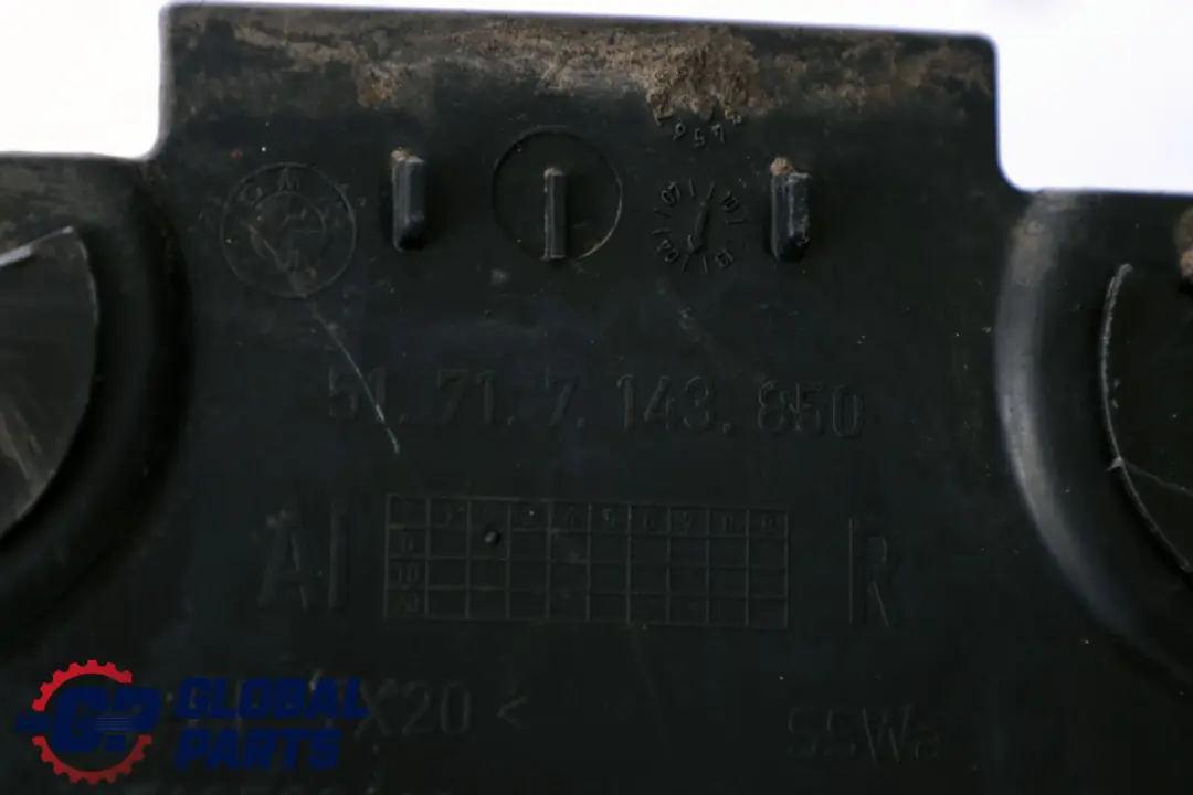 Cache Phare BMW E82 E90 E91 LCI Droit D'Accès À L'Ampoule pour à propos du numéro de pièce 7143850 Cache Phare BMW E82 E90 E91 LCI Droit D'Accès À L'Ampoule - SKU 7143850 - Numéro de pièce 7143850