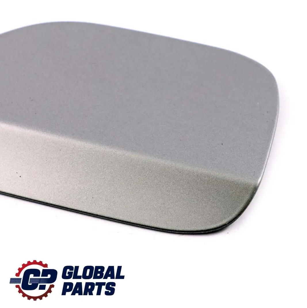 E93N LCI Fuel Cover Fill In Flap Spacegrau Space Grey A52 para BMW E93 con número de pieza 7144328 BMW E93 E93N LCI Fuel Cover Fill In Flap Spacegrau Space Grey A52 - SKU 7144328-SCG - Número de pieza 7144328