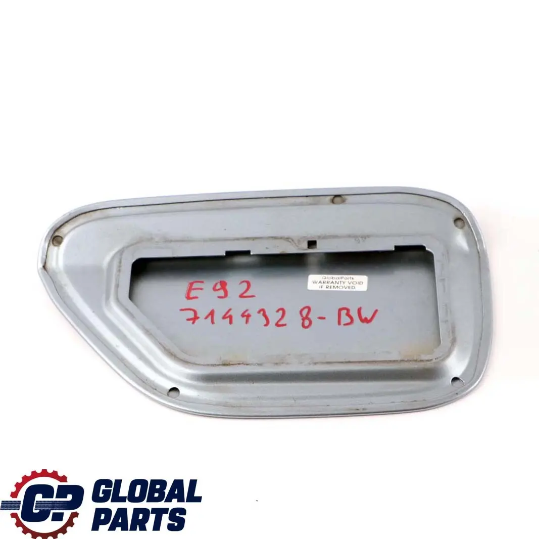 E93N LCI Coperchio Carburante Riempire Flap Bluewater Metallic 896 Blu per BMW E93 con numero di parte 7144328 BMW E93 E93N LCI Coperchio Carburante Riempire Flap Bluewater Metallic 896 Blu - SKU 7144328-WB - Numero di parte 7144328
