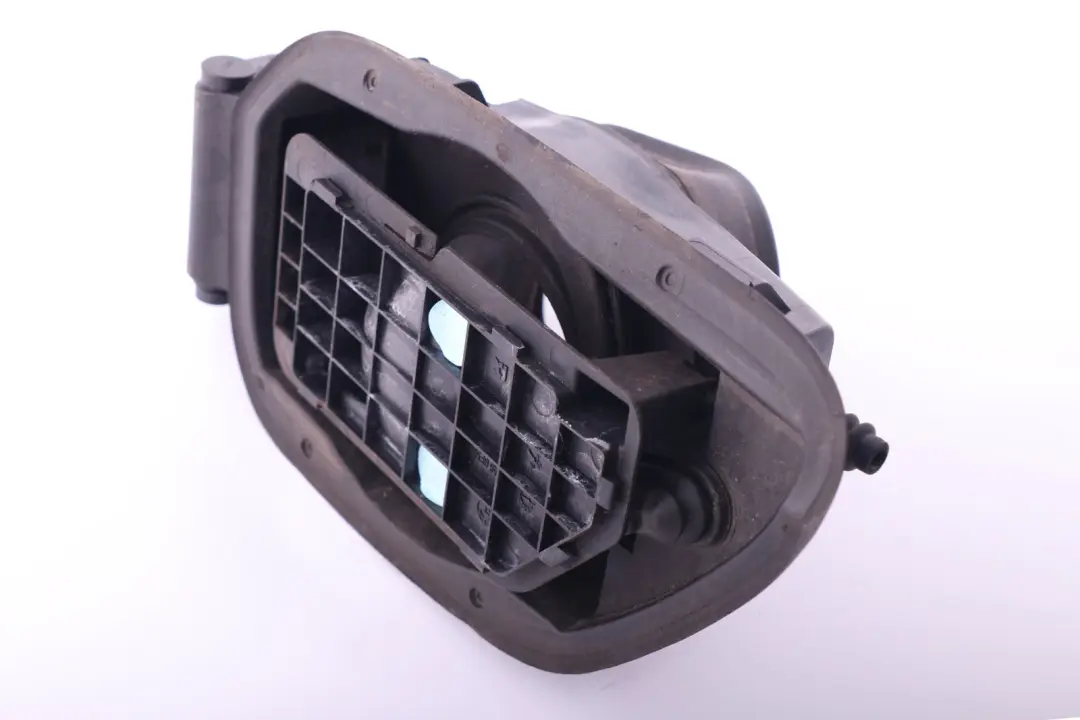 Tapa Cubo Porta Combustible para BMW E93 LCI con número de pieza 7144330 BMW E93 LCI Tapa Cubo Porta Combustible - SKU 7144330 - Número de pieza 7144330