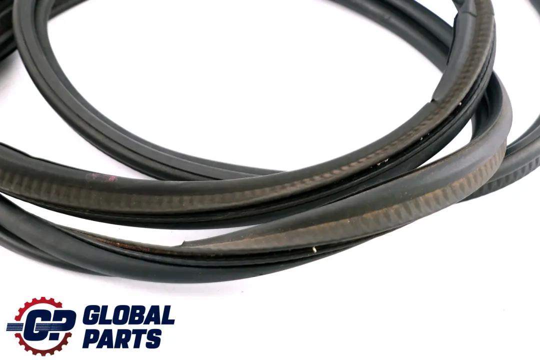Guarnizione Portellone Paraspigoli per BMW E87 E87N con numero di parte 7144839 BMW E87 E87N Guarnizione Portellone Paraspigoli - SKU 7144839 - Numero di parte 7144839