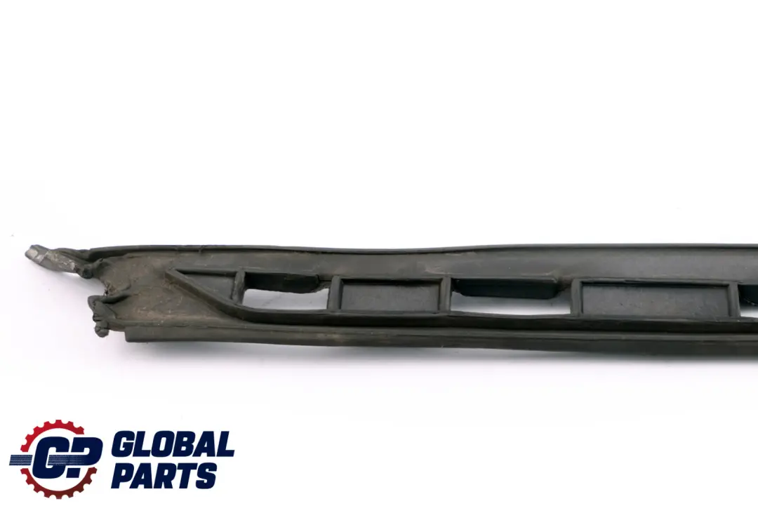 Guarnizione Schiuma Pilastro SX per Mini Cooper One R55 R56 con numero di parte 7146095 Mini Cooper One R55 R56 Guarnizione Schiuma Pilastro SX - SKU 7146095 - Numero di parte 7146095