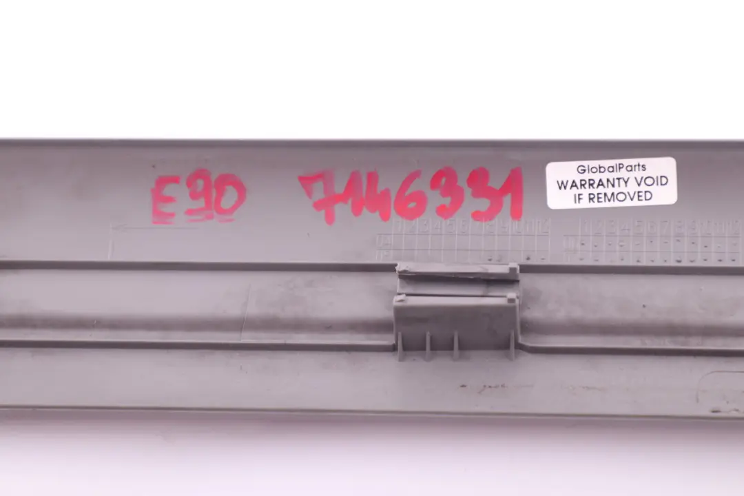 BMW E90 E91 Listwa osłona szara próg przód 7058149 - SKU 7146331 - Numer Części 7146331