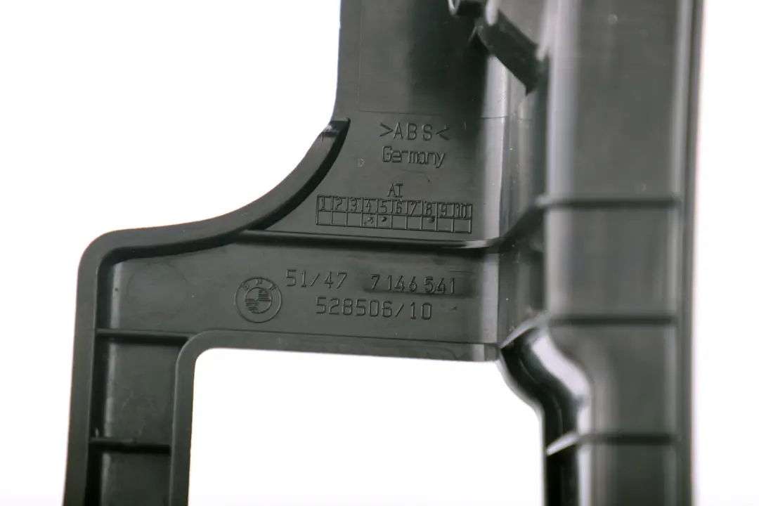 E93N LCI St?tzseitenverkleidung Fa?ade Gauche pour BMW 3 Serie E93 à propos du numéro de pièce 7146541 BMW 3 Serie E93 E93N LCI St?tzseitenverkleidung Fa?ade Gauche - SKU 7146541 - Numéro de pièce 7146541