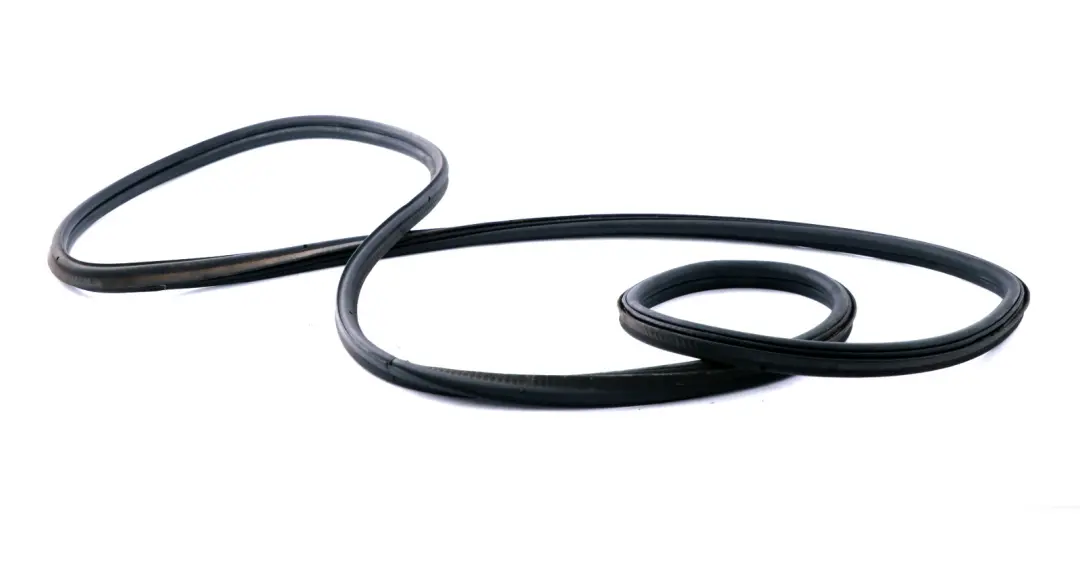 Chiusura Ermetica Portellone per BMW E91 E91N LCI con numero di parte 7147043 BMW E91 E91N LCI Chiusura Ermetica Portellone - SKU 7147043 - Numero di parte 7147043