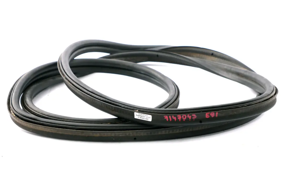 Chiusura Ermetica Portellone per BMW E91 E91N LCI con numero di parte 7147043 BMW E91 E91N LCI Chiusura Ermetica Portellone - SKU 7147043 - Numero di parte 7147043