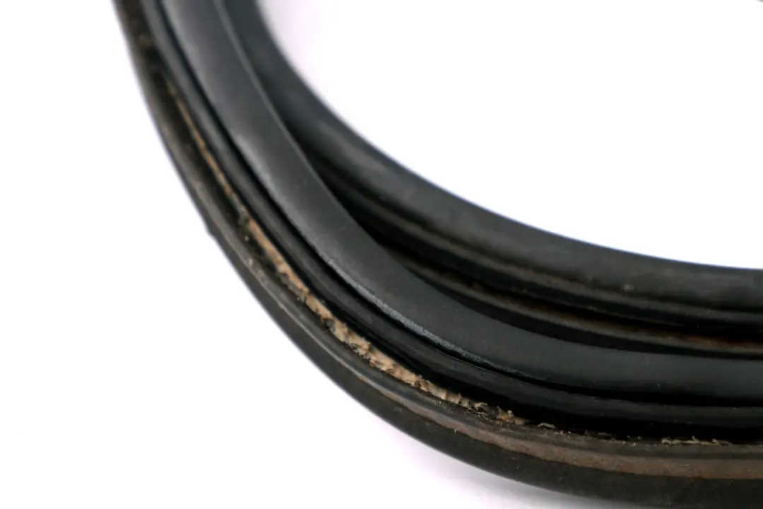 Chiusura Ermetica Portellone per BMW E91 E91N LCI con numero di parte 7147043 BMW E91 E91N LCI Chiusura Ermetica Portellone - SKU 7147043 - Numero di parte 7147043