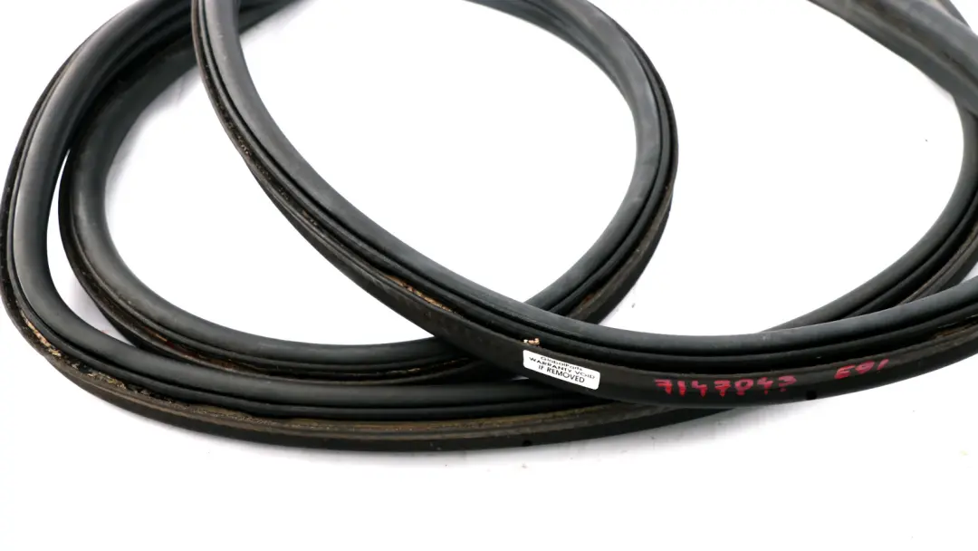 Chiusura Ermetica Portellone per BMW E91 E91N LCI con numero di parte 7147043 BMW E91 E91N LCI Chiusura Ermetica Portellone - SKU 7147043 - Numero di parte 7147043