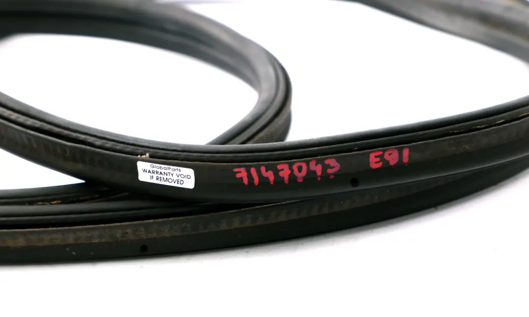 Chiusura Ermetica Portellone per BMW E91 E91N LCI con numero di parte 7147043 BMW E91 E91N LCI Chiusura Ermetica Portellone - SKU 7147043 - Numero di parte 7147043