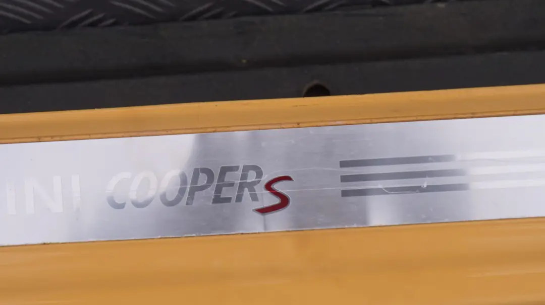  *BMW Mini Cooper S R56 R57 R58 Abdeckung Schweller Links Mellow Yellow - SKU 7147915-MY - Teilenummer 7147915