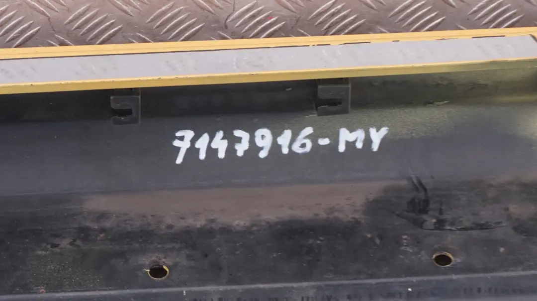 Derecho O / Sill Faldon Puerta Lado Cubierta Mellow Yellow para Mini Cooper R56 R57 con número de pieza 7147916 Mini Cooper R56 R57 Derecho O / Sill Faldon Puerta Lado Cubierta Mellow Yellow - SKU 7147916-MY - Número de pieza 7147916