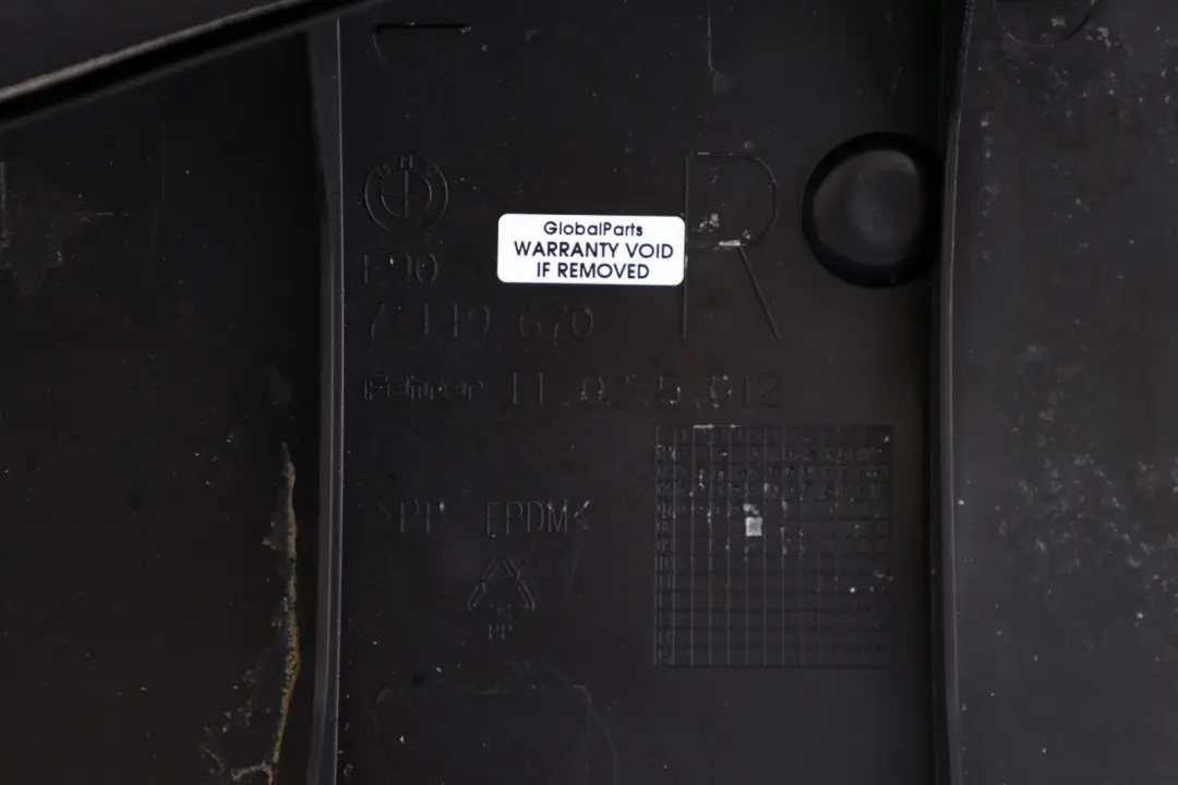 Prawe Oparcie Kanapy Tył Materiał Czarna do BMW E90 o numerze 7149670 BMW E90 Prawe Oparcie Kanapy Tył Materiał Czarna - SKU 7149670 - Numer Części 7149670