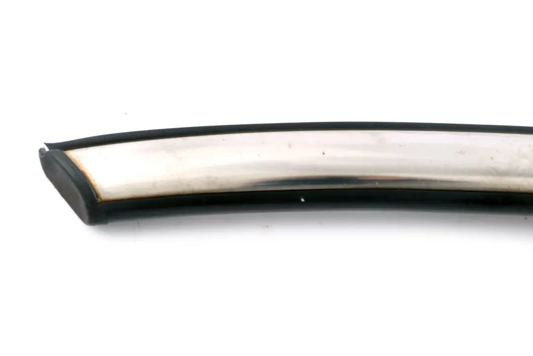 Moldura lateral delantera derecha Cromo para Mini Cooper R55 R56 R57 LCI con número de pieza 51137149956 Mini Cooper R55 R56 R57 LCI Moldura lateral delantera derecha Cromo - SKU 7149956 - Número de pieza 51137149956