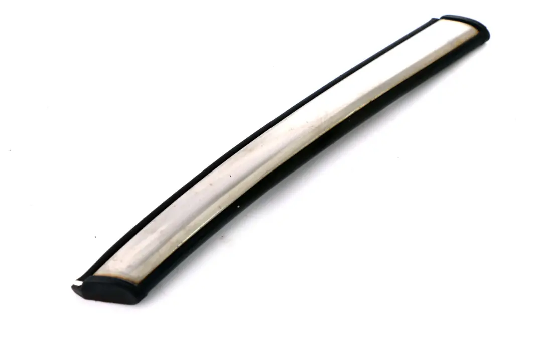 Moldura lateral delantera derecha Cromo para Mini Cooper R55 R56 R57 LCI con número de pieza 51137149956 Mini Cooper R55 R56 R57 LCI Moldura lateral delantera derecha Cromo - SKU 7149956 - Número de pieza 51137149956