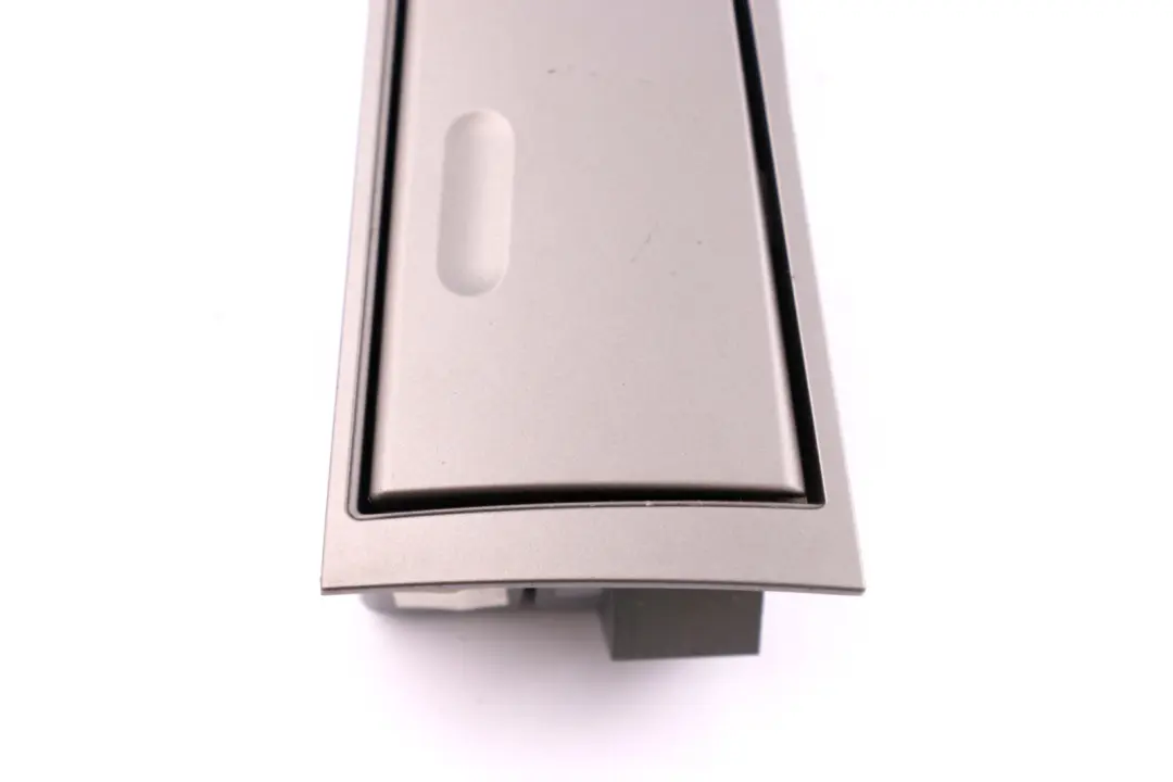 Trasero Derecho Interruptor Ventana Levantador Acabado Cenicero Titan para BMW E65 con número de pieza 7149962 BMW E65 Trasero Derecho Interruptor Ventana Levantador Acabado Cenicero Titan - SKU 7149962 - Número de pieza 7149962