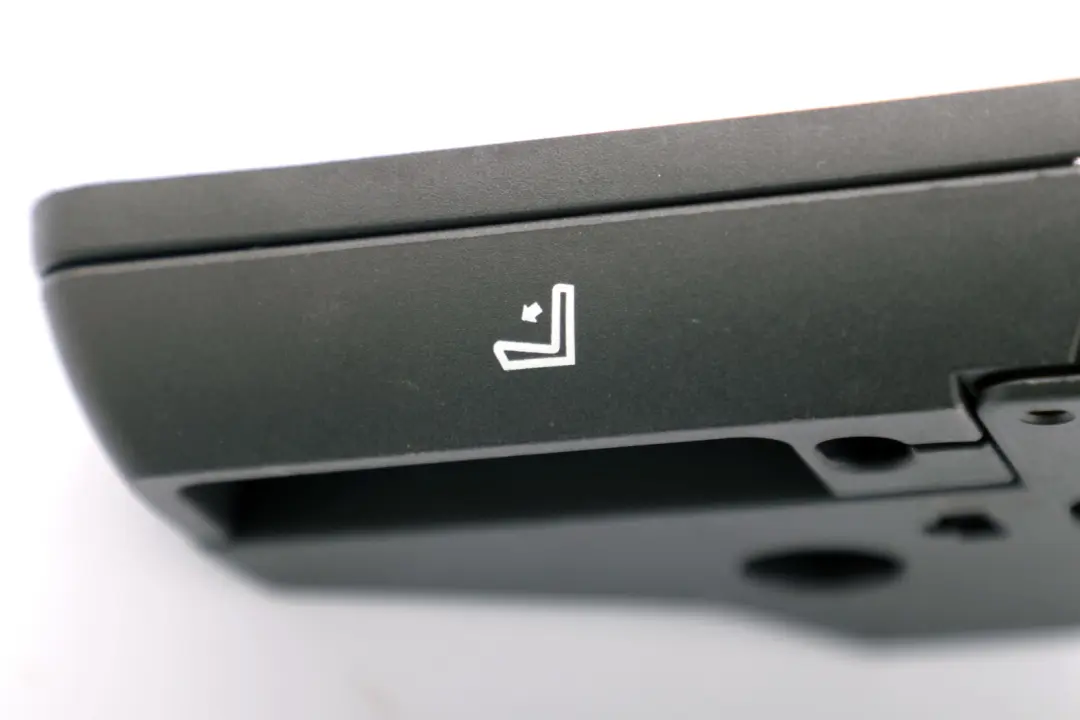 Uchwyt osłona panel fotela tylnego do BMW E82 E90 E92 o numerze 7151370 BMW E82 E90 E92 Uchwyt osłona panel fotela tylnego - SKU 7151370-1 - Numer Części 7151370