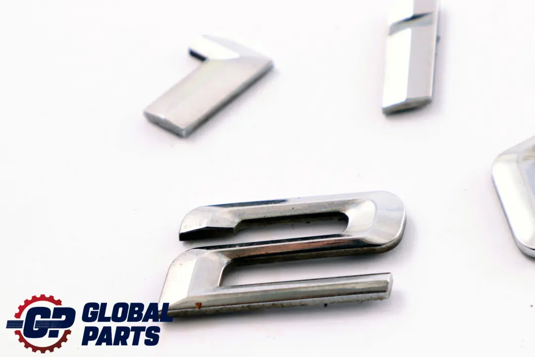 Stemma Posteriore Scritta Logo Segni 120i per BMW E81 E82 E87 LCI con numero di parte 51147151386 BMW E81 E82 E87 LCI Stemma Posteriore Scritta Logo Segni 120i - SKU 7151386 - Numero di parte 51147151386