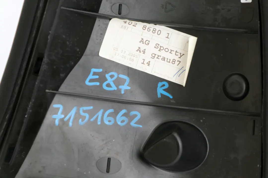 BMW E87 Boczek Kanapy Prawy Tył Materiał - SKU 7151662 - Numer Części 7151662