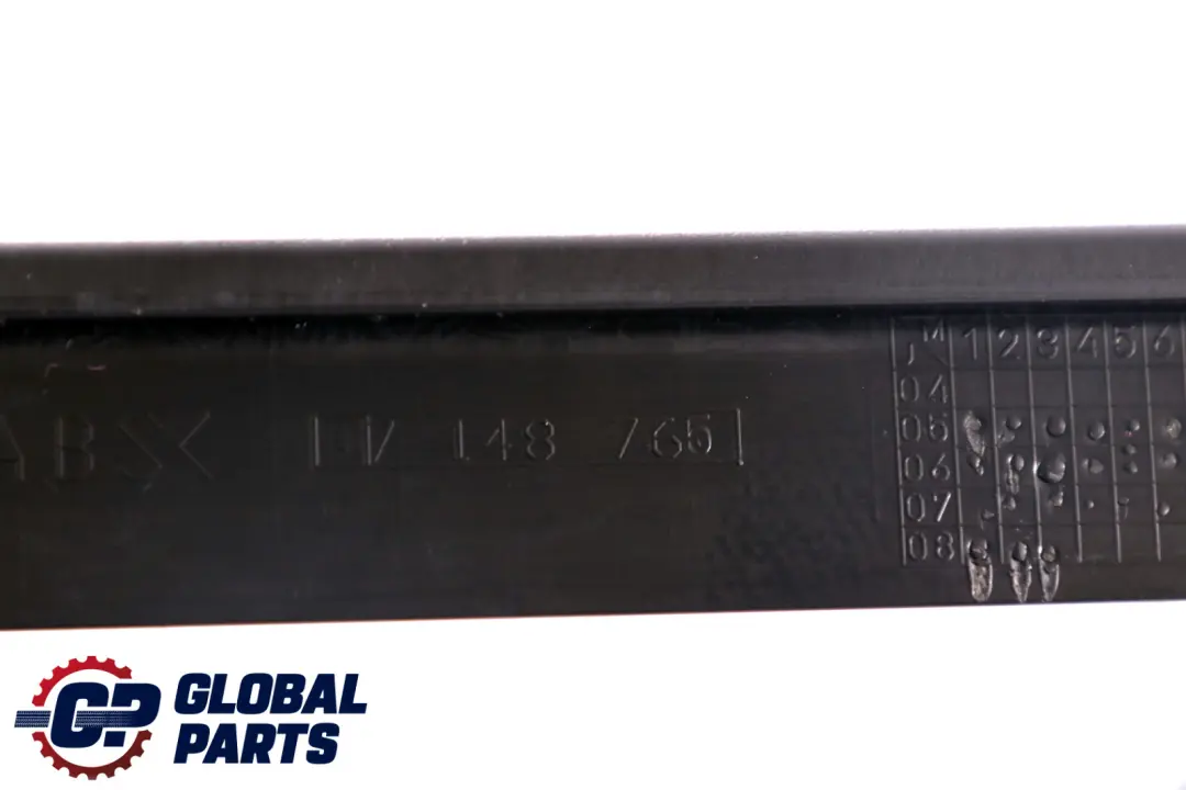 BMW E90 Cover Rear Armrest Centre Black - SKU 7152202 - Part number 9137391