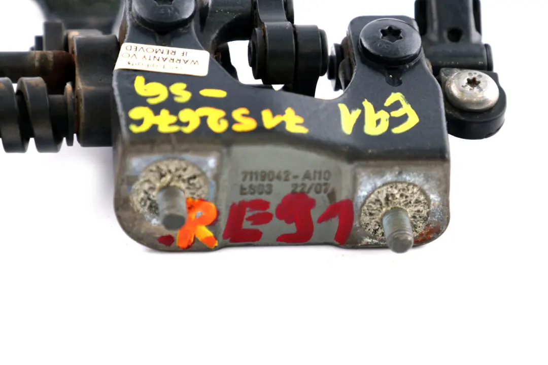 Bisagra Trasera Derecha del Maletero Grafito Brillante A22 7119042 para BMW E91 con número de pieza 7152676 BMW E91 Bisagra Trasera Derecha del Maletero Grafito Brillante A22 7119042 - SKU 7152676-SG - Número de pieza 7152676