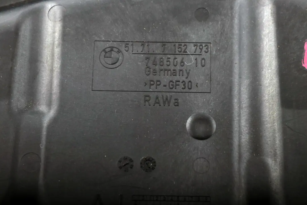 BMW E93 Osłona Obudowa Pompy Hydrauliki - SKU 7152793 - Numer Części 7152793