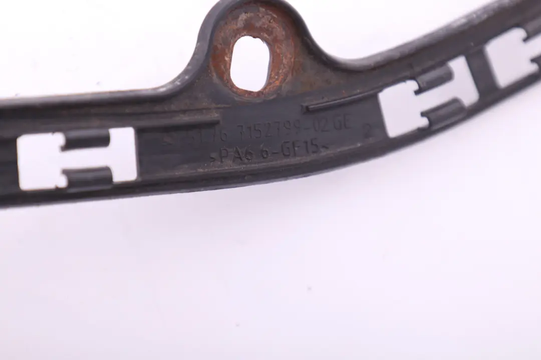 Tira De retencion De junta montaje capo izquierdo para BMW E87 E87N con número de pieza 7152799 BMW E87 E87N Tira De retencion De junta montaje capo izquierdo - SKU 7152799 - Número de pieza 7152799