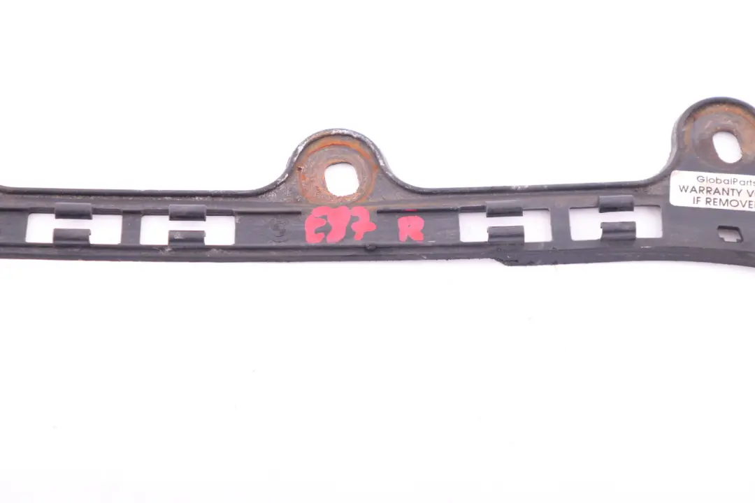 Uszczelka pasek uszczelniający maski prawy do BMW E87 o numerze 7152800 BMW E87 Uszczelka pasek uszczelniający maski prawy - SKU 7152800 - Numer Części 7152800