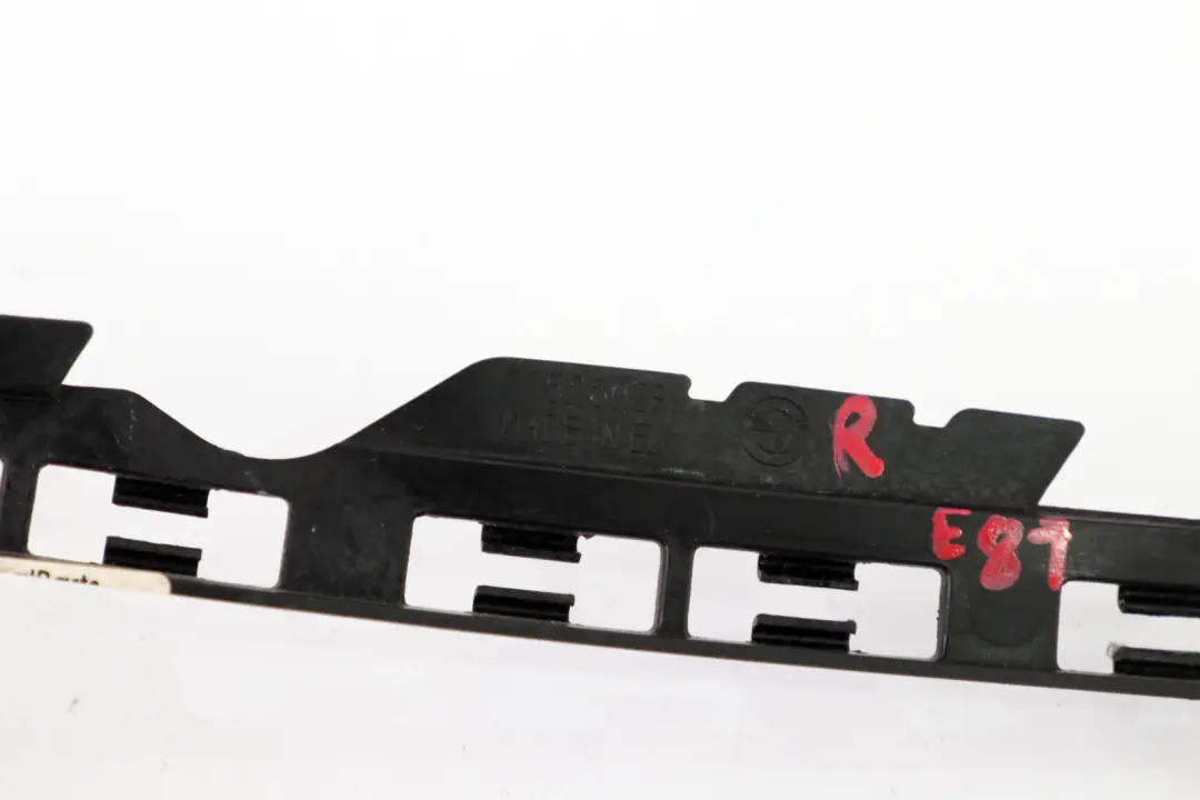 Guarnizione Faro Luci Anteriore Destro 6311 per BMW E87 con numero di parte 7152802 BMW E87 Guarnizione Faro Luci Anteriore Destro 6311 - SKU 7152802 - Numero di parte 7152802