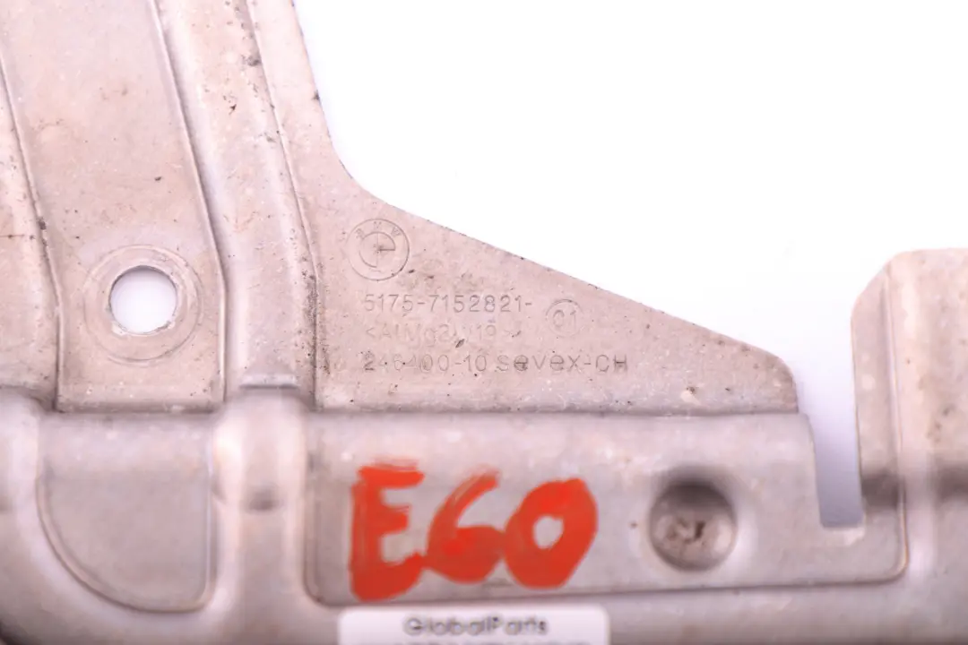 Support Couvrir Timonerie avant Droit pour BMW 5 E60 E61 E63 E64 à propos du numéro de pièce 51717152821 BMW 5 E60 E61 E63 E64 Support Couvrir Timonerie avant Droit - SKU 7152821 - Numéro de pièce 51717152821