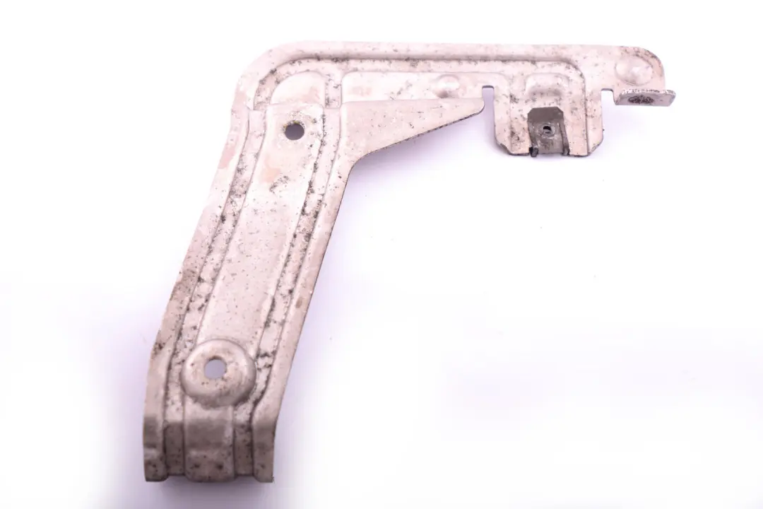 Bracket underfloor panelling left N/S to BMW 5 Series E60 E61 E63 E64 with Part number 51717152821 BMW 5 Series E60 E61 E63 E64 Bracket underfloor panelling left N/S - SKU 7152821 - Part number 51717152821