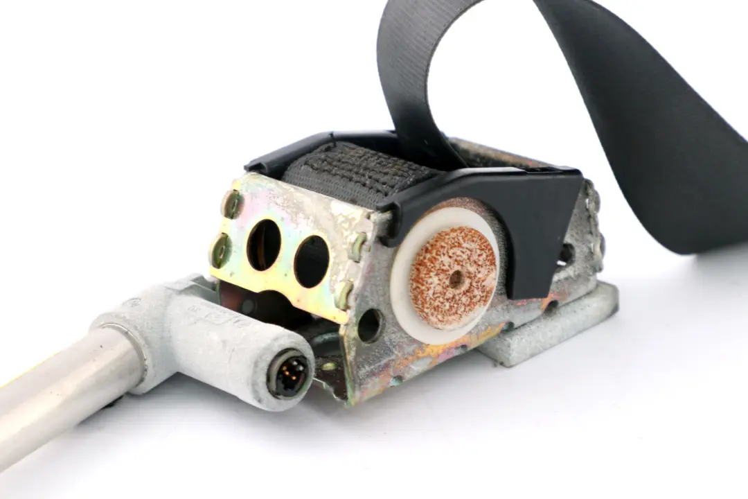 Ceinture de sécurité supérieure arrière droite pour BMW 7 E65 E66 E67 à propos du numéro de pièce 7153326 BMW 7 E65 E66 E67 Ceinture de sécurité supérieure arrière droite - SKU 7153326 - Numéro de pièce 7153326