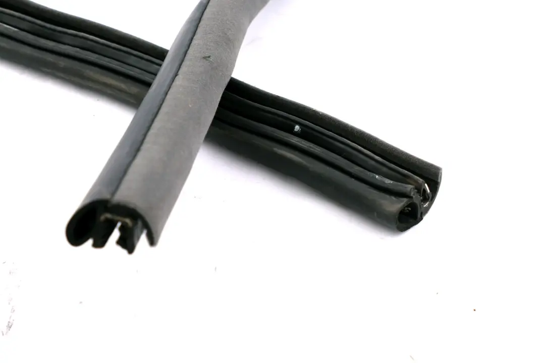 E64N LCI Door Weatherstrip Strip Seal Gasket Right O/S Grey to BMW 6 Series E64 with Part number 7153458 BMW 6 Series E64 E64N LCI Door Weatherstrip Strip Seal Gasket Right O/S Grey - SKU 7153458 - Part number 7153458