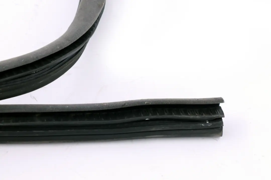 E64N LCI Door Weatherstrip Strip Seal Gasket Right O/S Grey to BMW 6 Series E64 with Part number 7153458 BMW 6 Series E64 E64N LCI Door Weatherstrip Strip Seal Gasket Right O/S Grey - SKU 7153458 - Part number 7153458