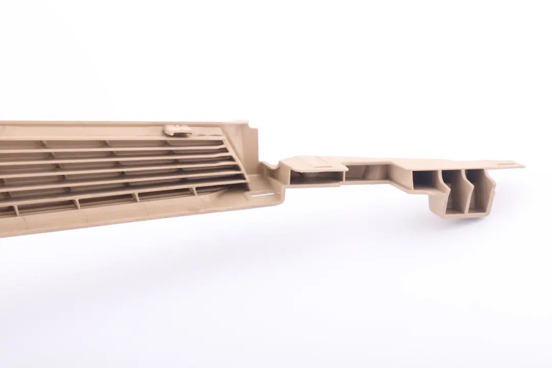 Embellecedor BMW E91 Cubremaletero Izquierdo Maletero Beige 7068909 para con número de pieza 7153711 Embellecedor BMW E91 Cubremaletero Izquierdo Maletero Beige 7068909 - SKU 7153711 - Número de pieza 7153711