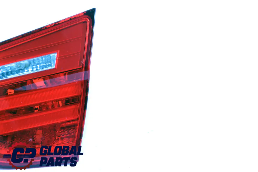 Lampada Posteriore Nel Coperchio Bagagliaio Destra 7289428 per BMW E90 LCI con numero di parte 7154156 BMW E90 LCI Lampada Posteriore Nel Coperchio Bagagliaio Destra 7289428 - SKU 7154156 - Numero di parte 7154156