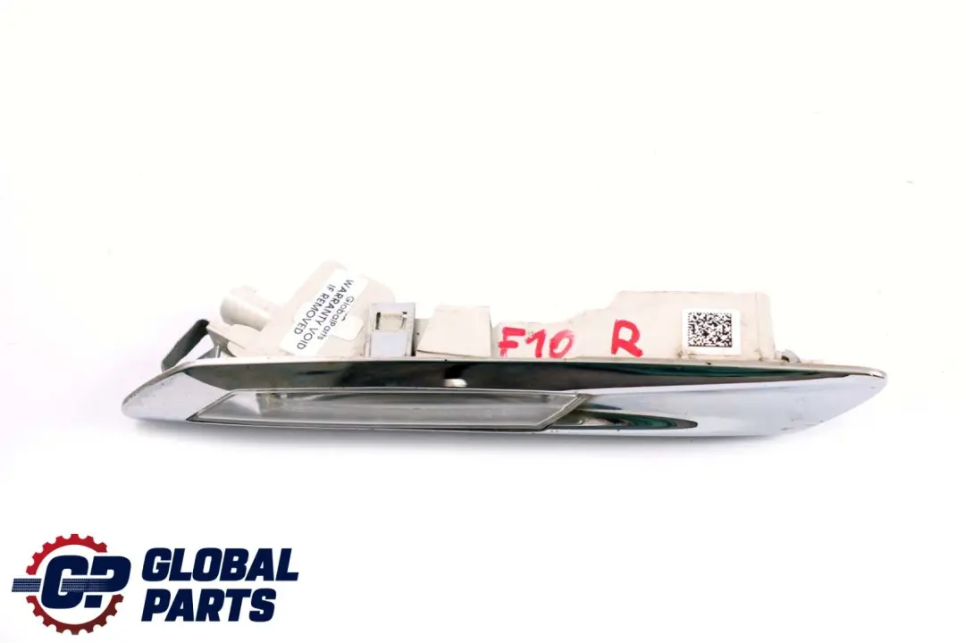 Indicatore di direzione supplementare lato destro Bianco per BMW F10 F11 con numero di parte 7154170 BMW F10 F11 Indicatore di direzione supplementare lato destro Bianco - SKU 7154170 - Numero di parte 7154170