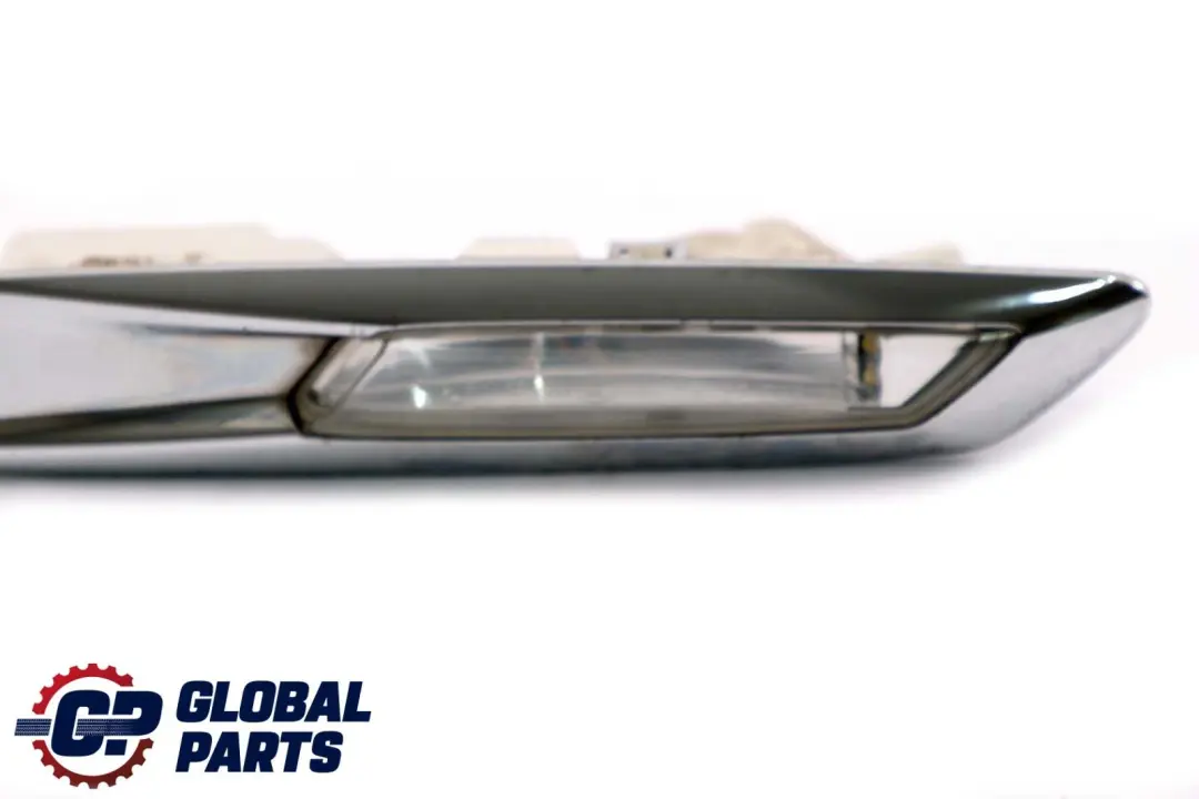 Lampe de clignotant supplémentaire côté droit blanc pour BMW F10 F11 à propos du numéro de pièce 7154170 BMW F10 F11 Lampe de clignotant supplémentaire côté droit blanc - SKU 7154170 - Numéro de pièce 7154170