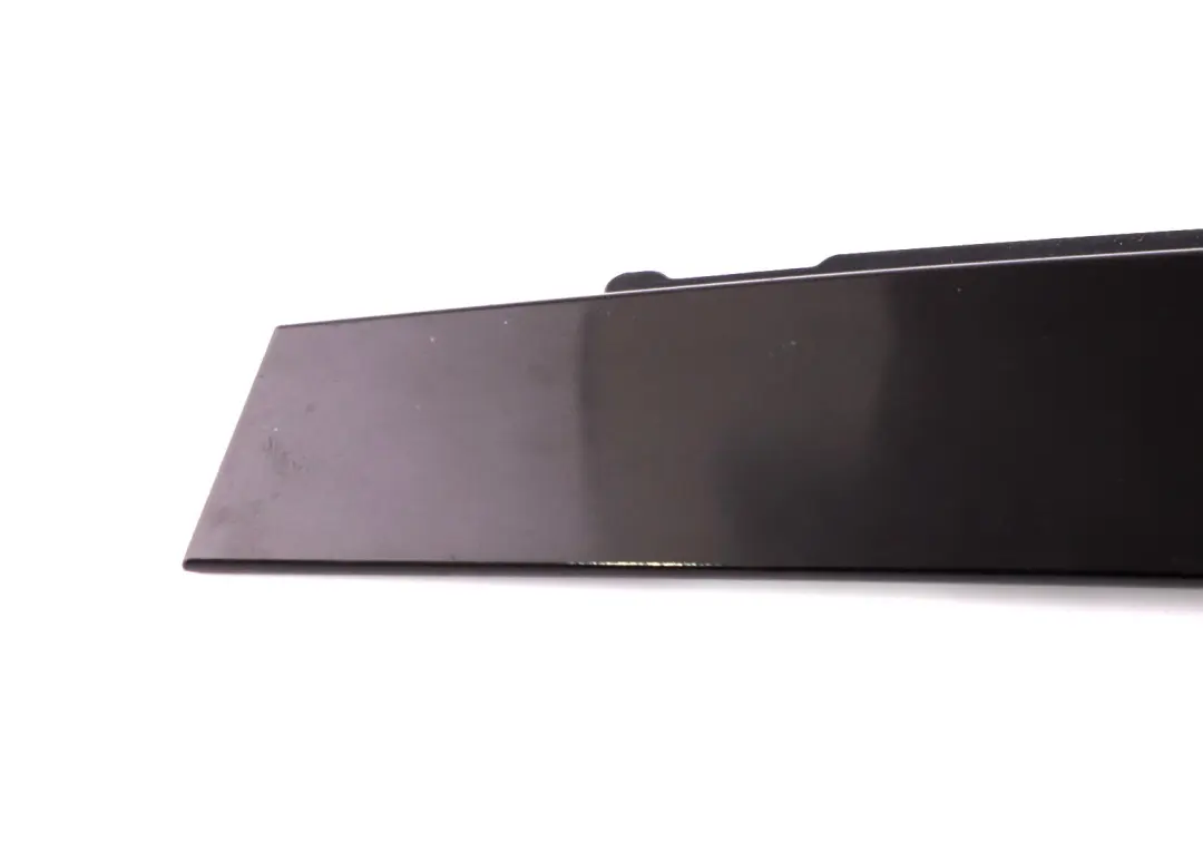 Finisher Window Frame B-Pillar Front Right O/S High Gloss to BMW 1 Series E87 with Part number 7154310 BMW 1 Series E87 Finisher Window Frame B-Pillar Front Right O/S High Gloss - SKU 7154310 - Part number 7154310