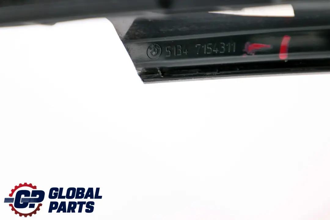 Cubierta Exterior Columna B Negra Brillante Trasera Izquierda para BMW E87 con número de pieza 7154311 BMW E87 Cubierta Exterior Columna B Negra Brillante Trasera Izquierda - SKU 7154311-1 - Número de pieza 7154311