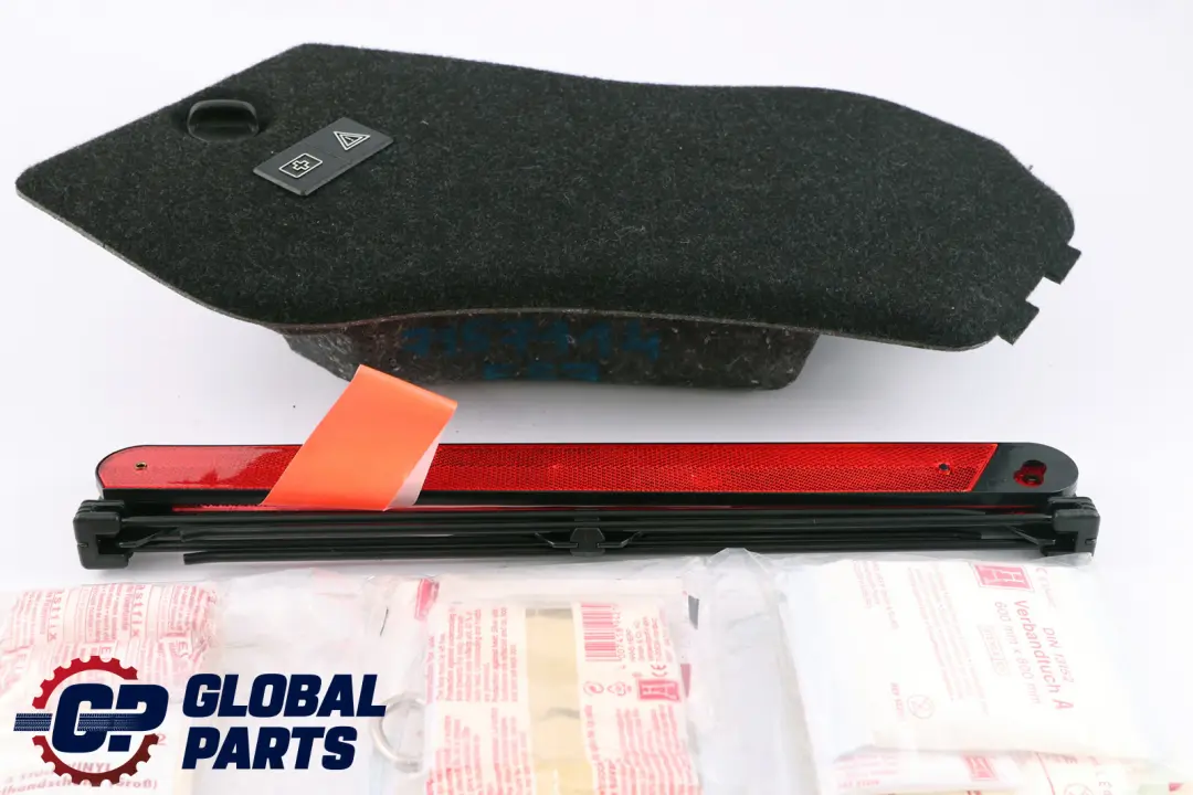 Recipiente Trangulo Advertencia Botiquin Primeros Axilios Tapa Maletero para BMW E87 con número de pieza 51477157114 BMW E87 Recipiente Trangulo Advertencia Botiquin Primeros Axilios Tapa Maletero - SKU 7157114 - Número de pieza 51477157114