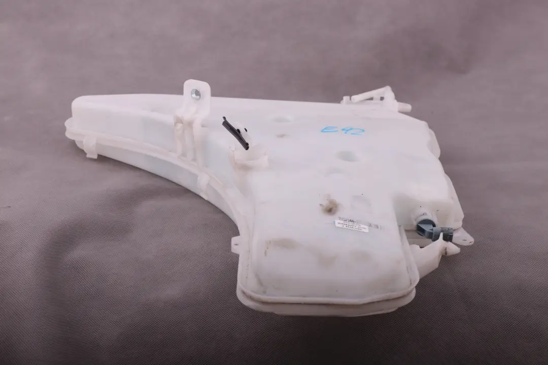 Windshield Windscreen Xenon Cleaning Container to BMW E92 E93 with Part number 7157145 BMW E92 E93 Windshield Windscreen Xenon Cleaning Container - SKU 7157145 - Part number 7157145