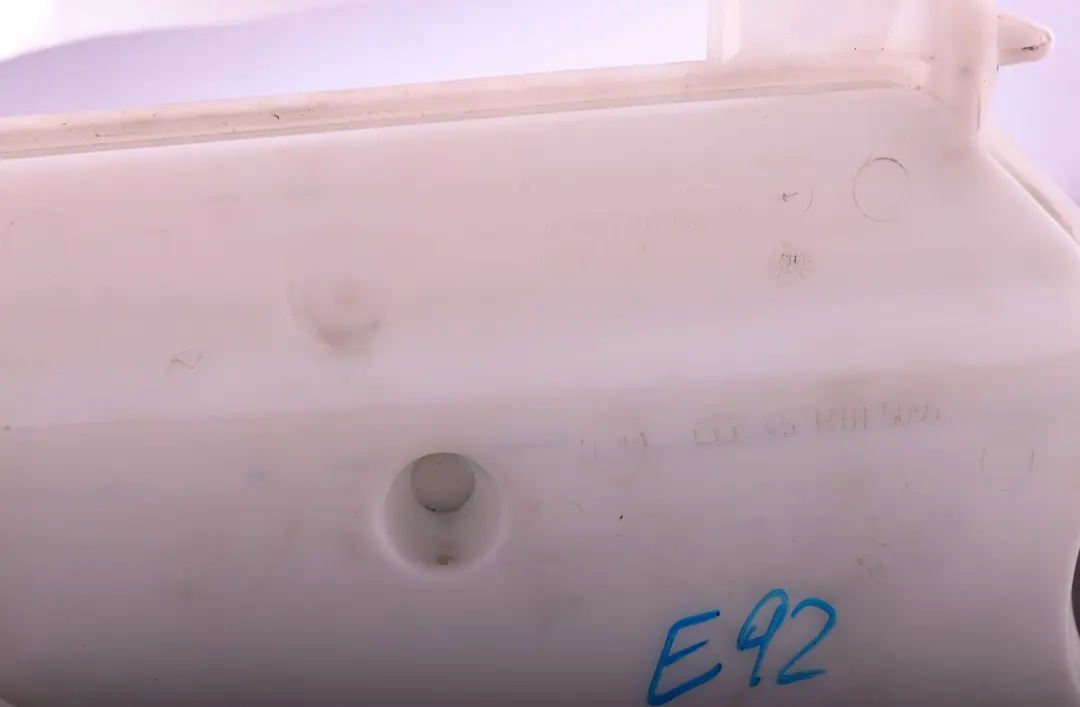 Parabrisas Xenon Contenedor De Limpieza para BMW E92 E93 con número de pieza 7157145 BMW E92 E93 Parabrisas Xenon Contenedor De Limpieza - SKU 7157145 - Número de pieza 7157145