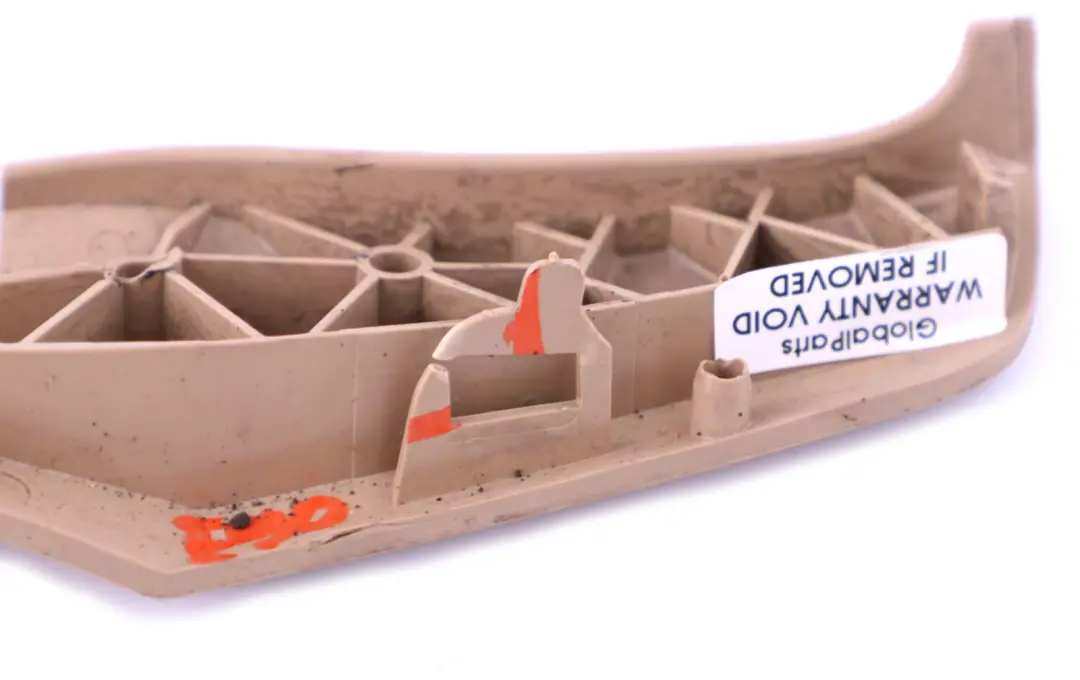 Blende Gurtendbeschlag vorne rechts Beige für BMW 1 3 Z4 er E87 E90 E91 LCI mit Teilenummer 7157410 BMW 1 3 Z4 er E87 E90 E91 LCI Blende Gurtendbeschlag vorne rechts Beige - SKU 7157410 - Teilenummer 7157410